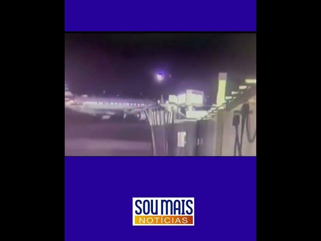 'Video thumbnail for Avião com 64 pessoas e helicóptero militar com 3 soldados colidem no ar na capital dos EUA'