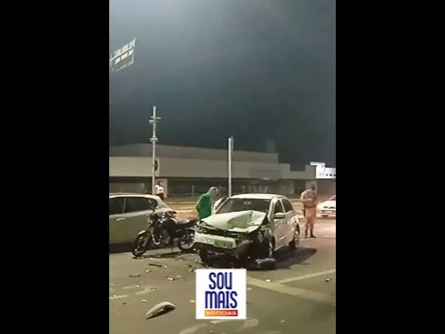 'Video thumbnail for Motorista bêbado é preso após bate em moto e dois carros que estavam parados no semáforo em Palmas'