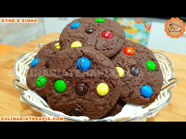 'Video thumbnail for 🍪BISCOITOS COOKIES AMERICANOS DE CHOCOLATE COM M&Ms PERFEITOS E MUITO FÁCEIS DE FAZER'