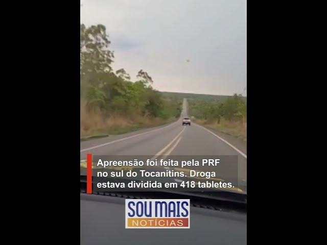 'Video thumbnail for Caminhonete com quase meia tonelada de maconha sai da pista e capota durante perseguição no TO'