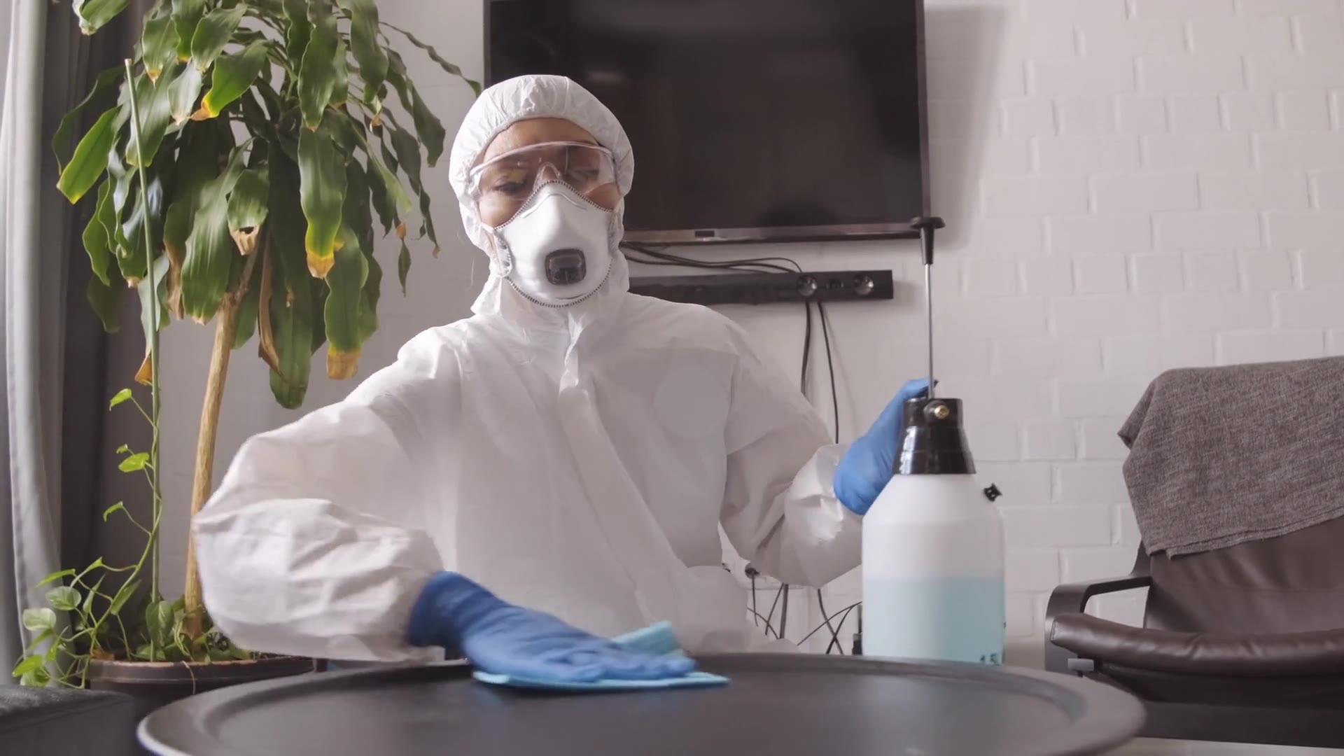 Video thumbnail for 10 Effective Ways to Eliminate Maggots and Prevent Their Return