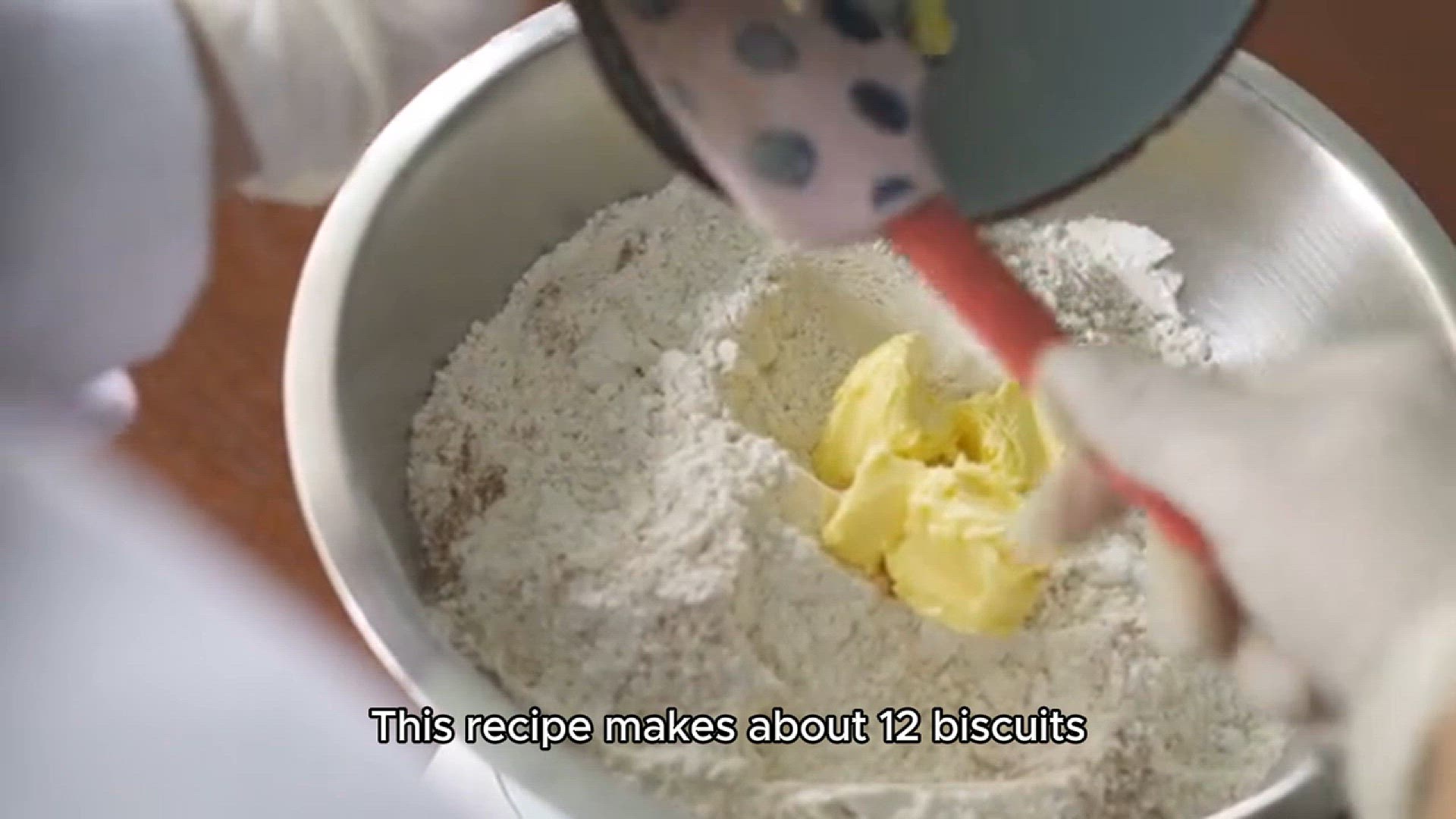 Video thumbnail for easy sugar biscuit recipe