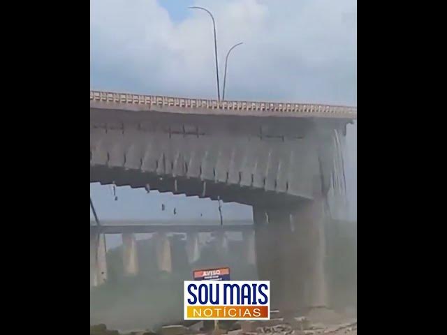 'Video thumbnail for Ponte que liga as cidades de Aguiarnópolis (TO) e Estreito (MA) desaba'