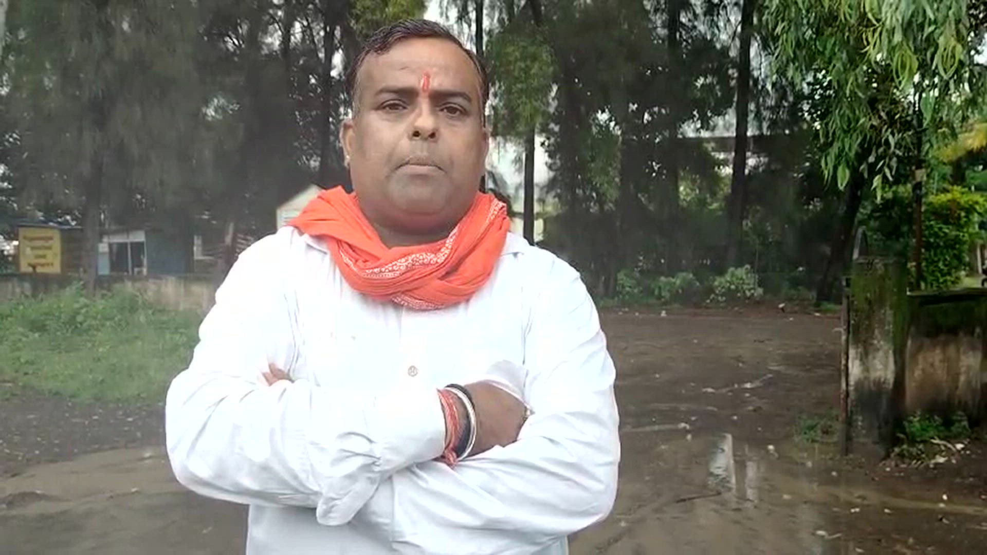 'Video thumbnail for Jabalpur News : सनातन धर्म में अभद्र टिप्पणी के खिलाफ अनोखा प्रदर्शन, सुअरों पर चिपकाए गए उनके पोस्टर '