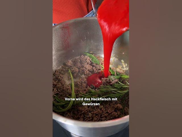'Video thumbnail for Wohlfühl-Pasta für faule Tage! #kitchenstories #anyonecancook #siemenshome #enjoysiemens #bolognese'