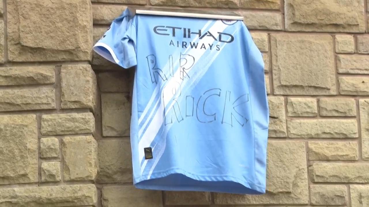 Video thumbnail for Tributes laid at the home and gym of Ricky Hatton after boxer dies aged 46