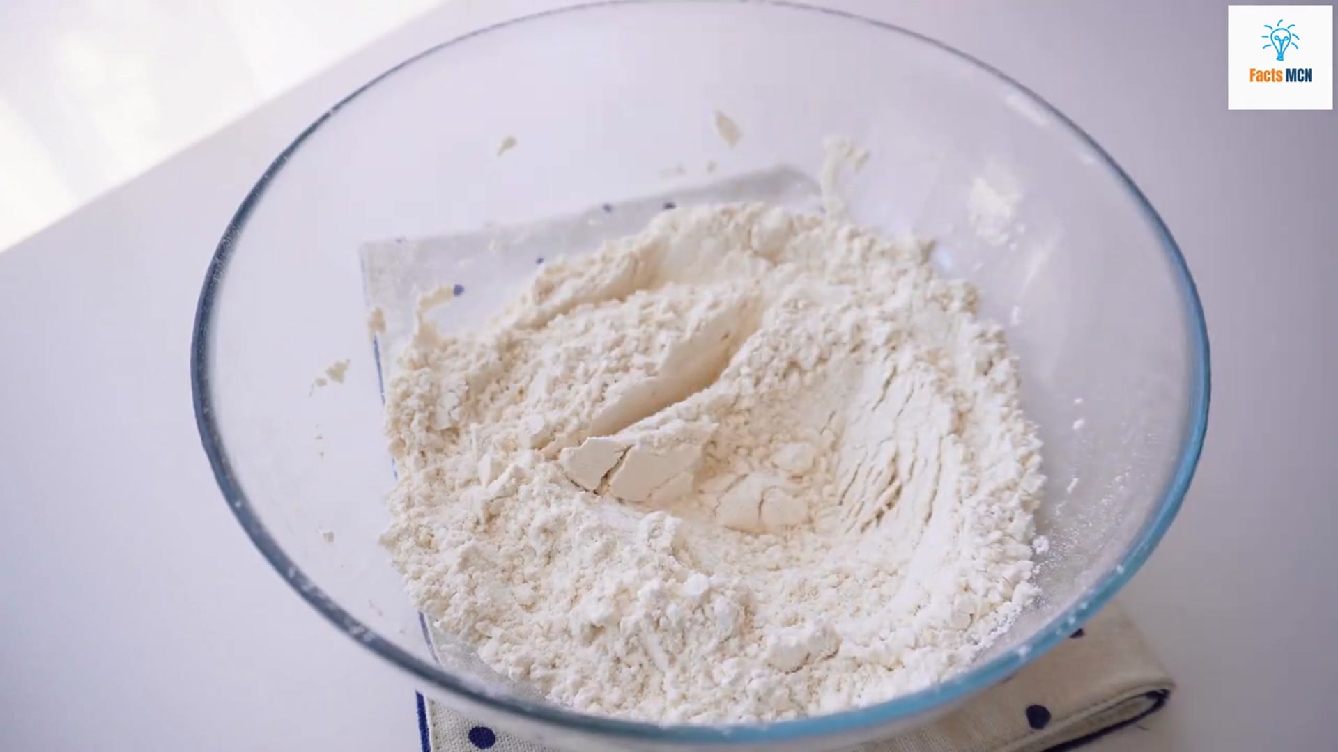 Video thumbnail for Easy No-Yeast Balloon Bread Recipe