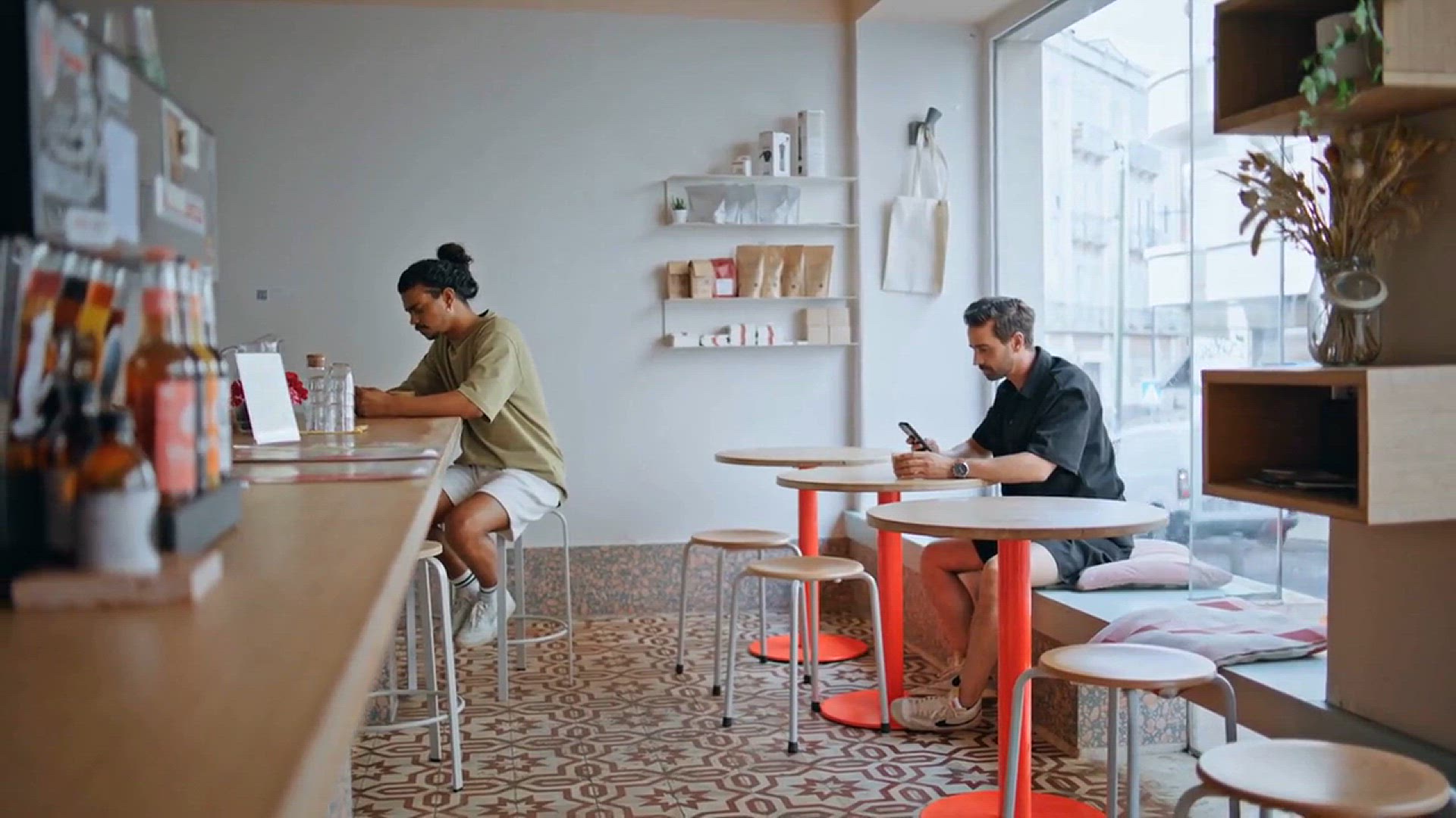 Video thumbnail for Dunkin’ Donuts Christmas Hours Get Your Holiday Coffee Fix!