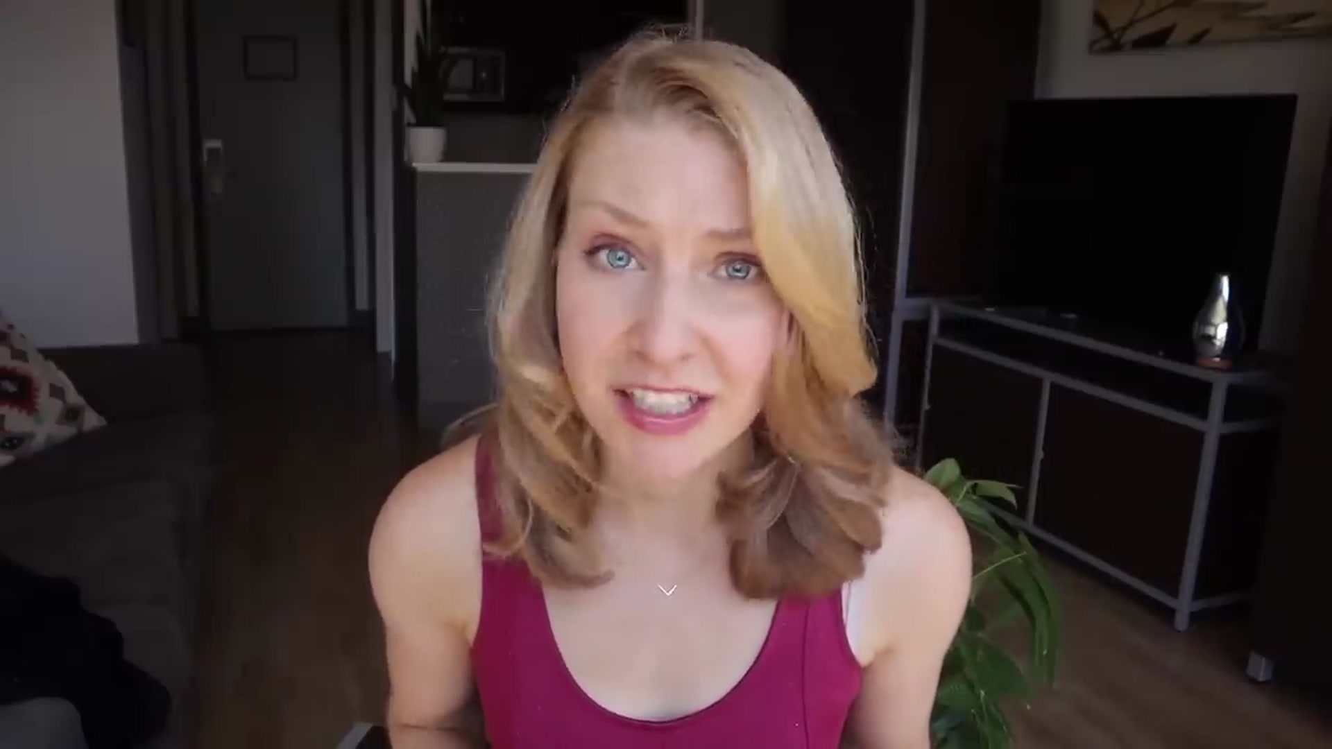 Video thumbnail for 7 AIRPORT MISTAKES _ Stop doing THIS before boarding a plane(720P_HD)