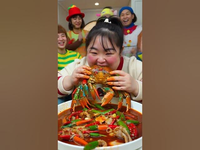 Video thumbnail for ASMR Mukbang: Chubby Chinese Girl Eats GIANT Rainbow Crab with Crowd Cheering! 🌈🦀