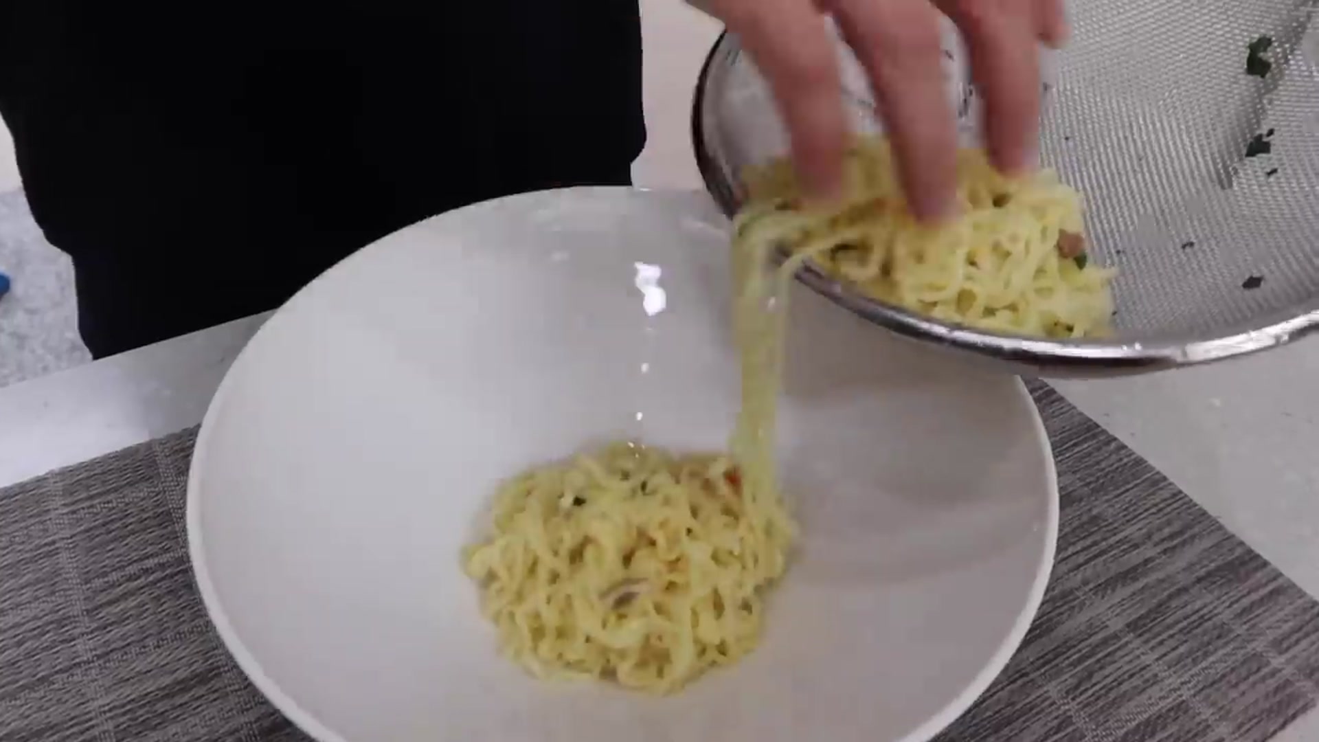 Video thumbnail for 9 New Ways To Enjoy Korean Ramyun Ramen Recipes hack(720P_HD)