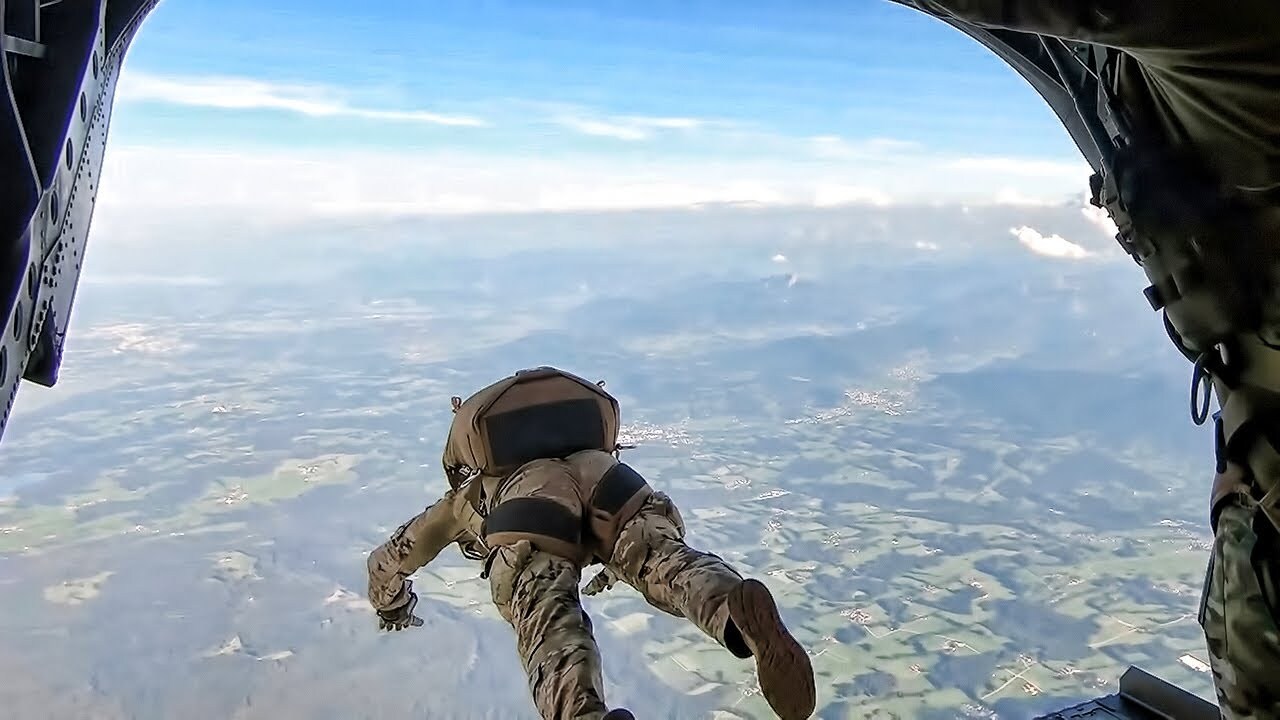 Video thumbnail for U.S. Army Special Forces Free-Fall Jump From Chinook