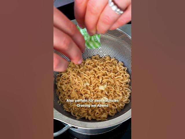 'Video thumbnail for Virale Ramen Carbonara - der neueste TikTok-Trend #shorts'