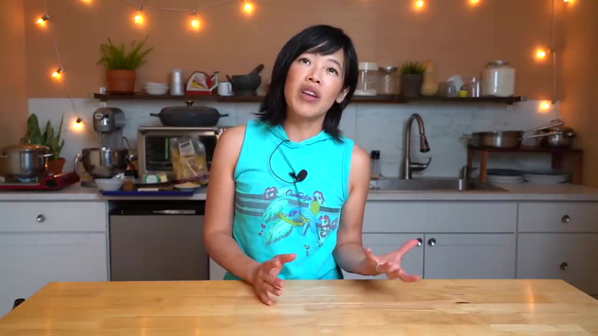 Video thumbnail for EASY Creamy Garlic Bread Pasta(720P_HD)