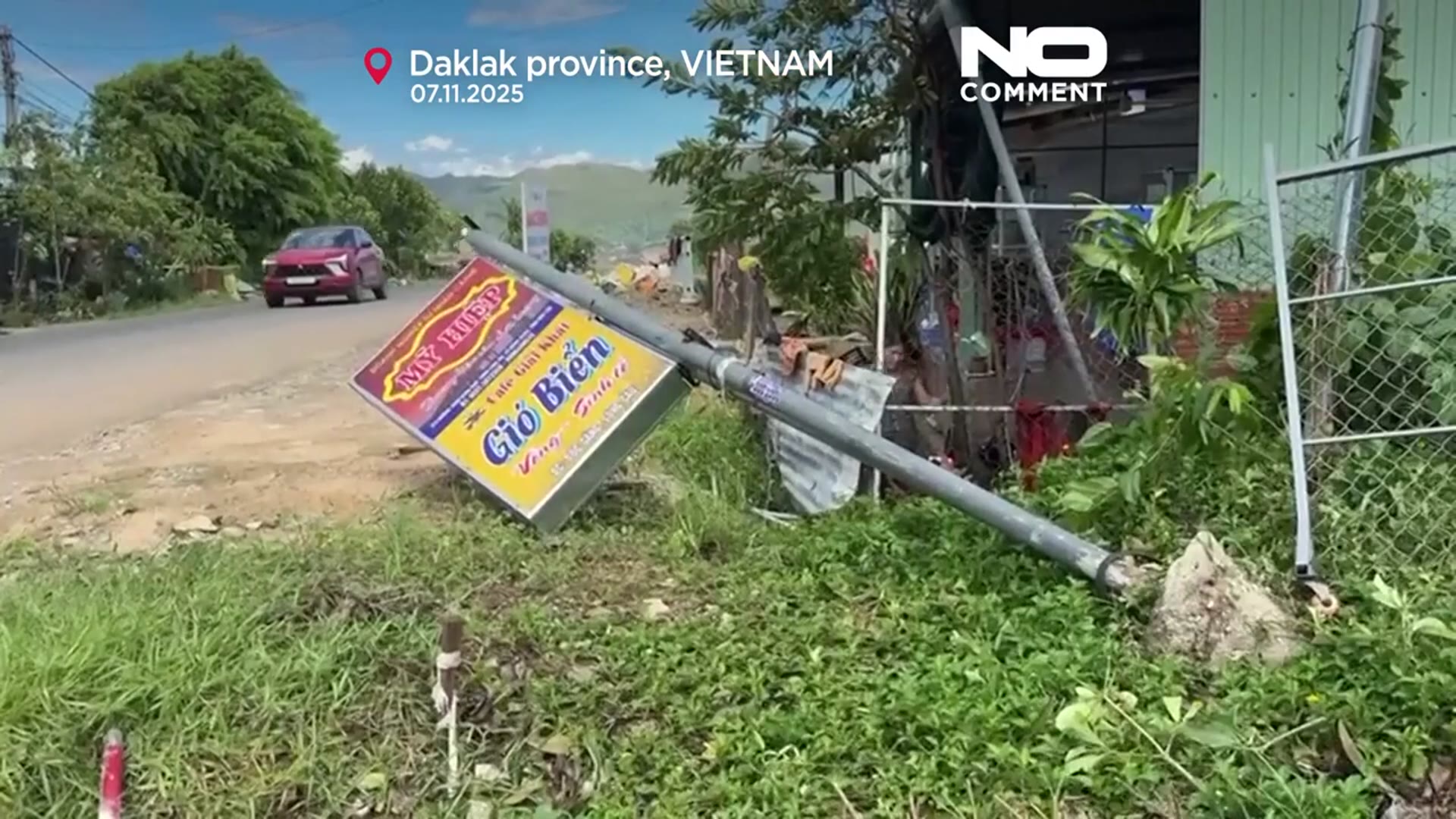 Video thumbnail for Typhoon Kalmaegi: At least 5 dead as powerful storm batters central Vietnam