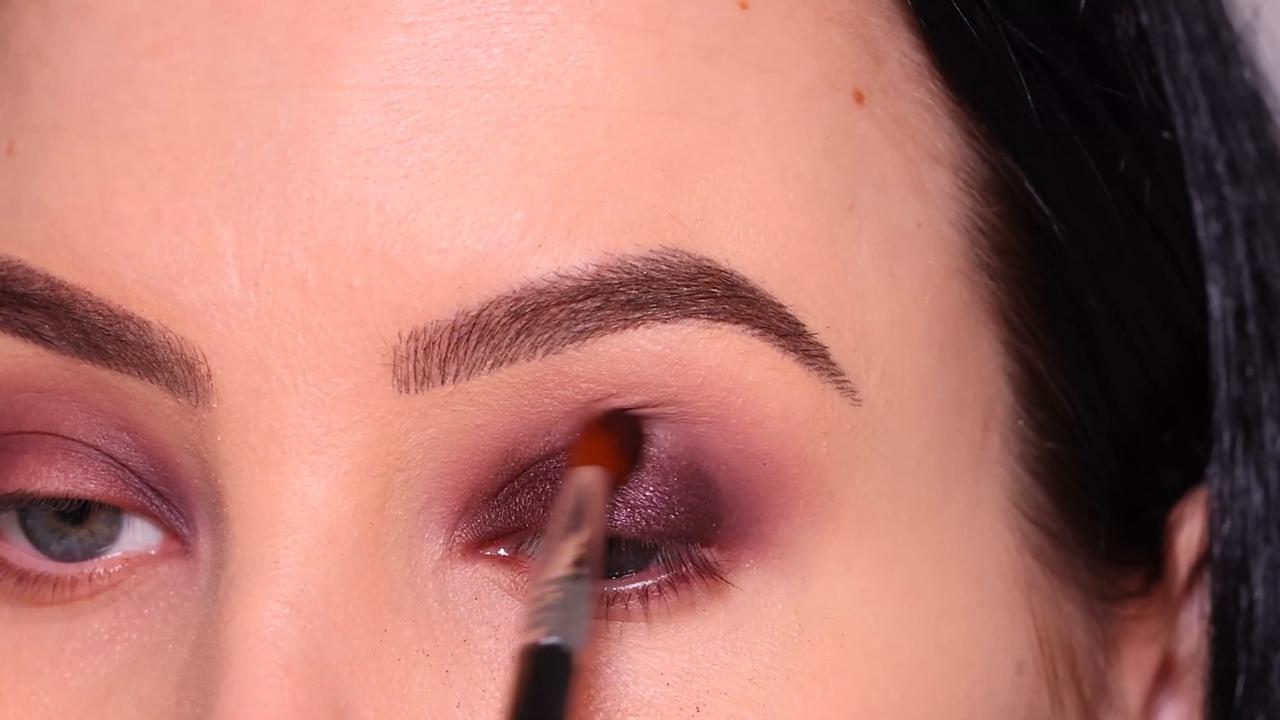 Video thumbnail for Romantic Smokey Eyes Makeup Tutorial - An Knook