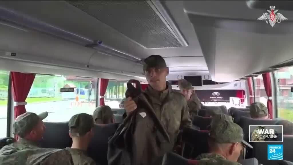 'Video thumbnail for Russia, Ukraine accuse each other of delaying POW swap'