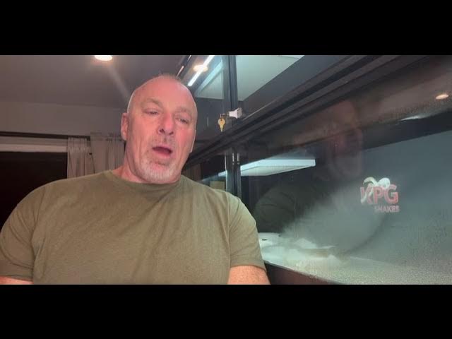 Video thumbnail for Cleaning my Snake enclosure