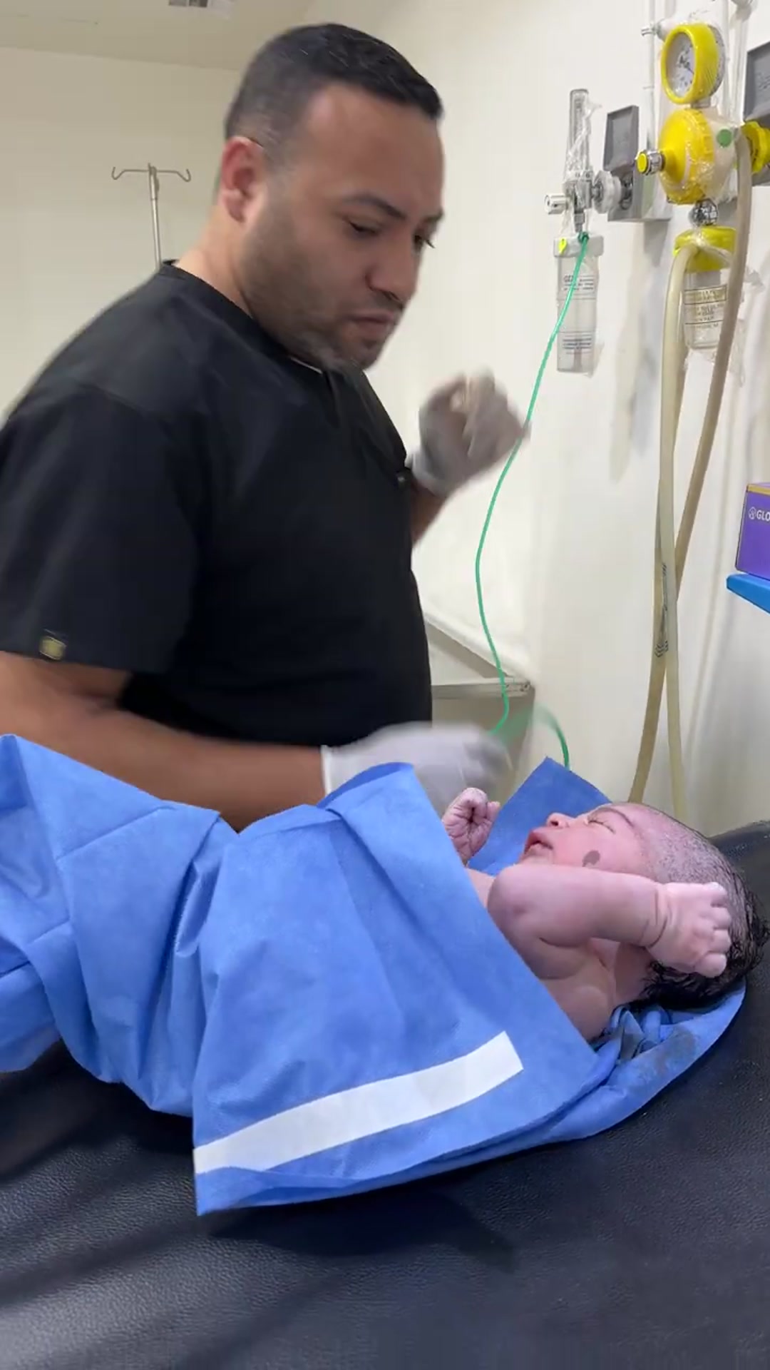 Video thumbnail for born now baby(720P_HD)