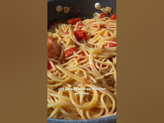 'Video thumbnail for One-Pot Pasta mit Garnelen und Kirschtomaten #shorts'