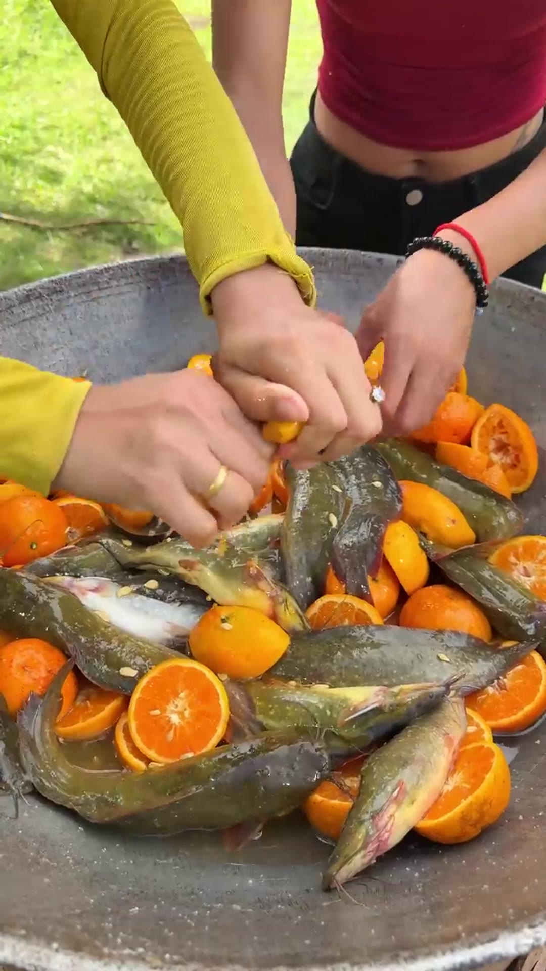 Video thumbnail for How to cook deep frying fish with orang recipe (1280p 30fps)