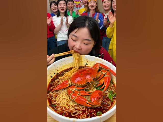 Video thumbnail for Chubby Chinese Girl Eats Giant Lobster & Spicy Noodles | ASMR Mukbang Fest! モッパン 中国