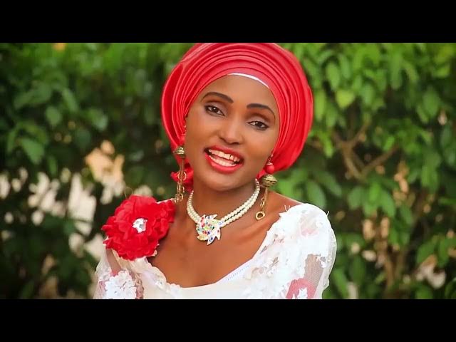 Video thumbnail for Hauwa Yarfulani - Jomu Gudali Abbo (Old Music Video)