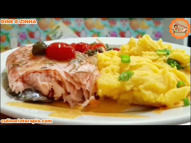 'Video thumbnail for Filé de Peixe Salmão ao Forno com Purê, uma refeição completa saudável'