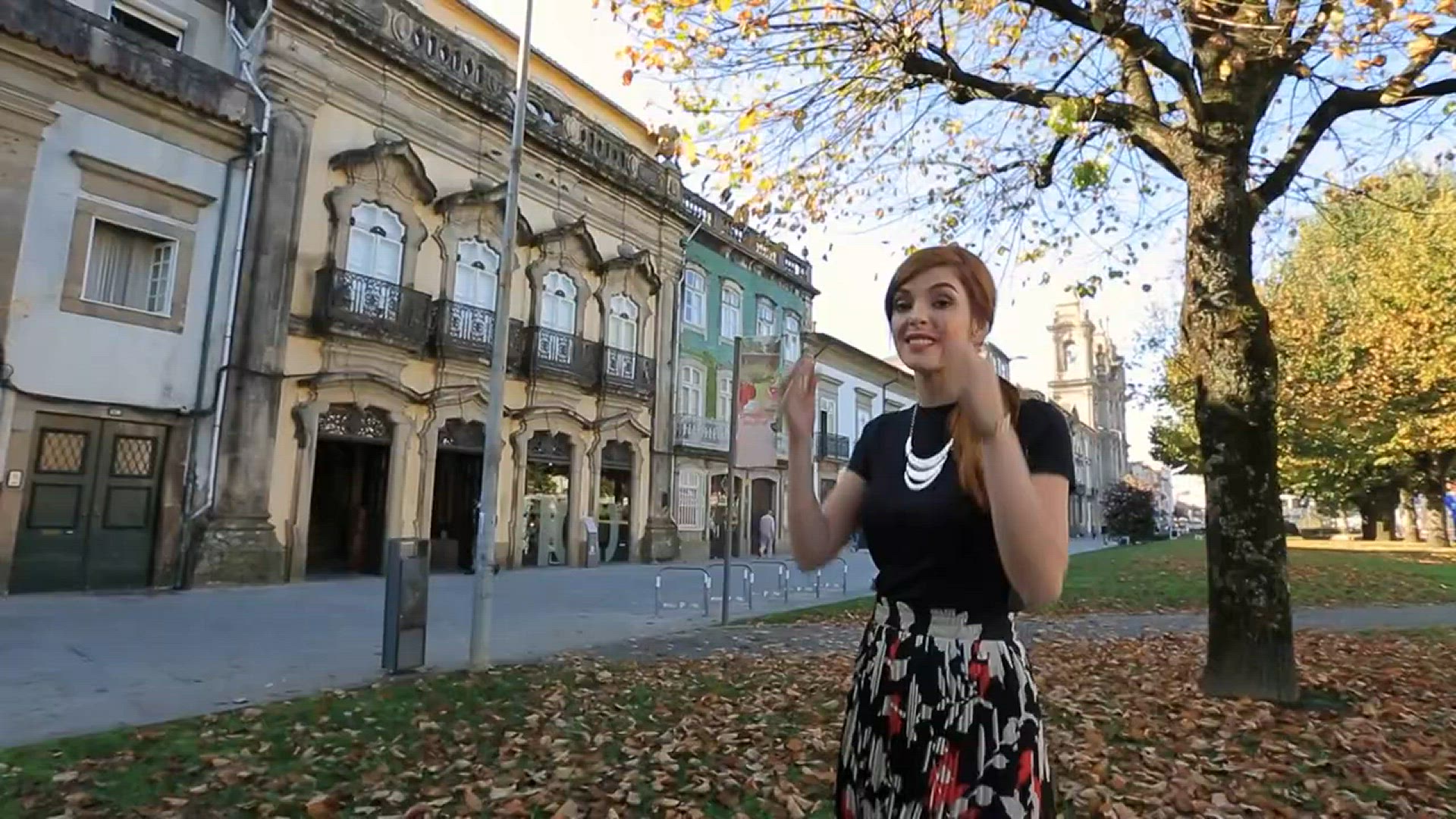 'Video thumbnail for 📗 Descubra as Incríveis Bibliotecas e Livrarias de Portugal: Um Mergulho Cultural! 🇵🇹✨'