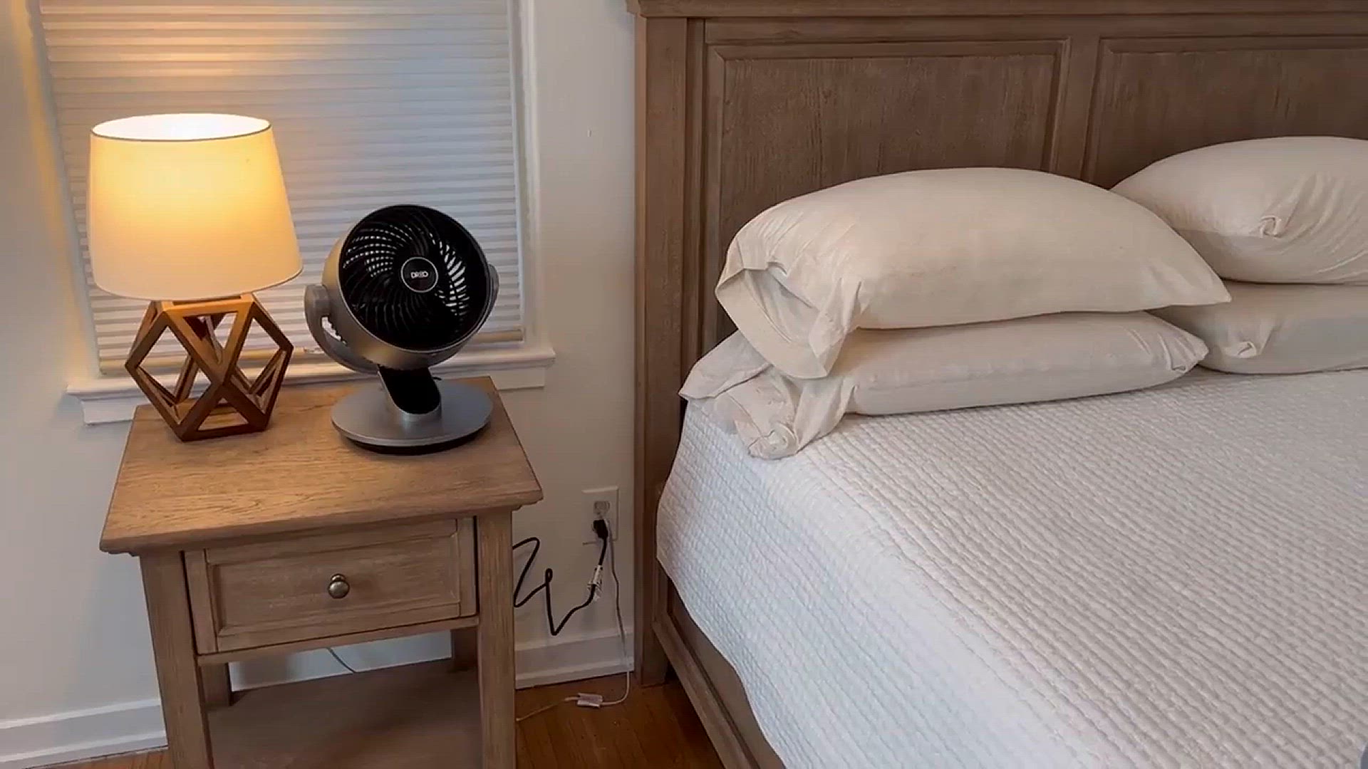 'Video thumbnail for Dreo Smart Desk Fan Compact, Sleek Fan with a Touchscreen!'