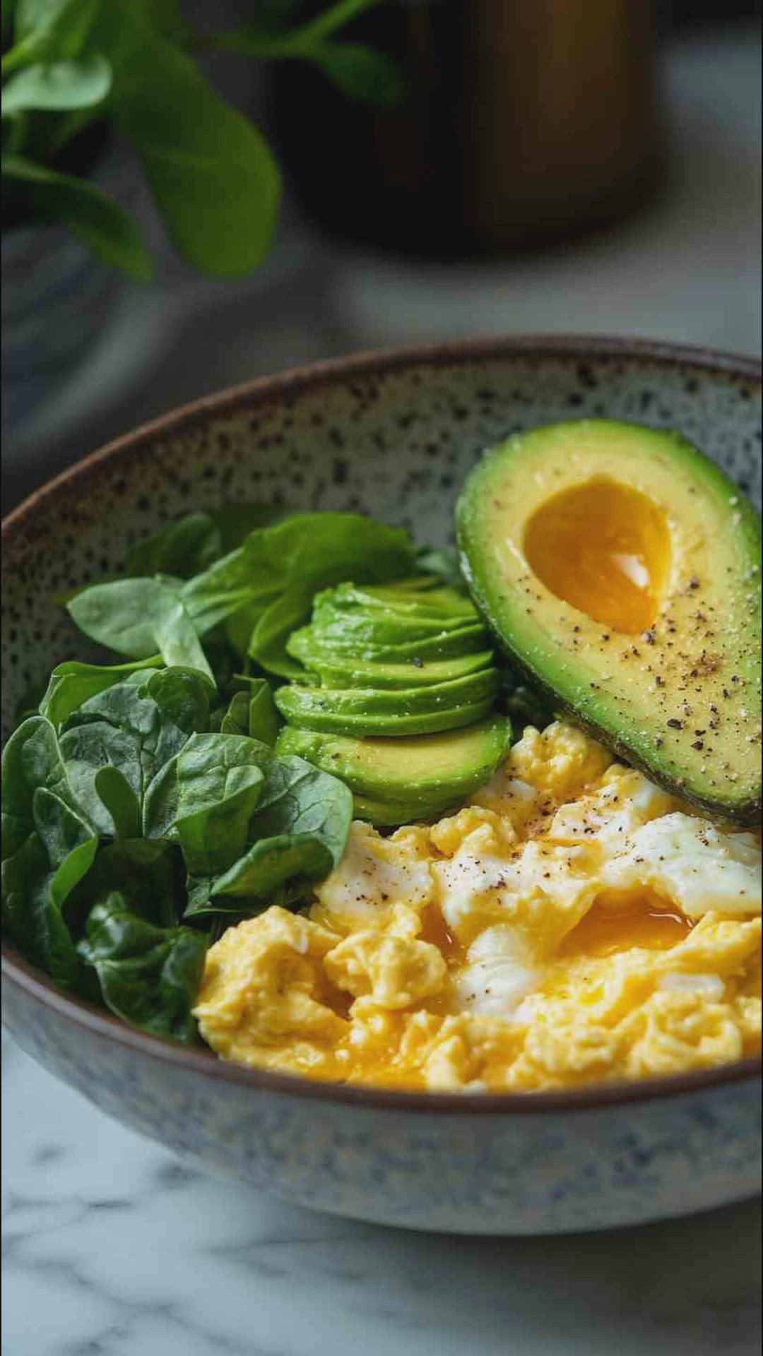 'Video thumbnail for Scrambled Egg Whites with Spinach and Avocado Recipe'