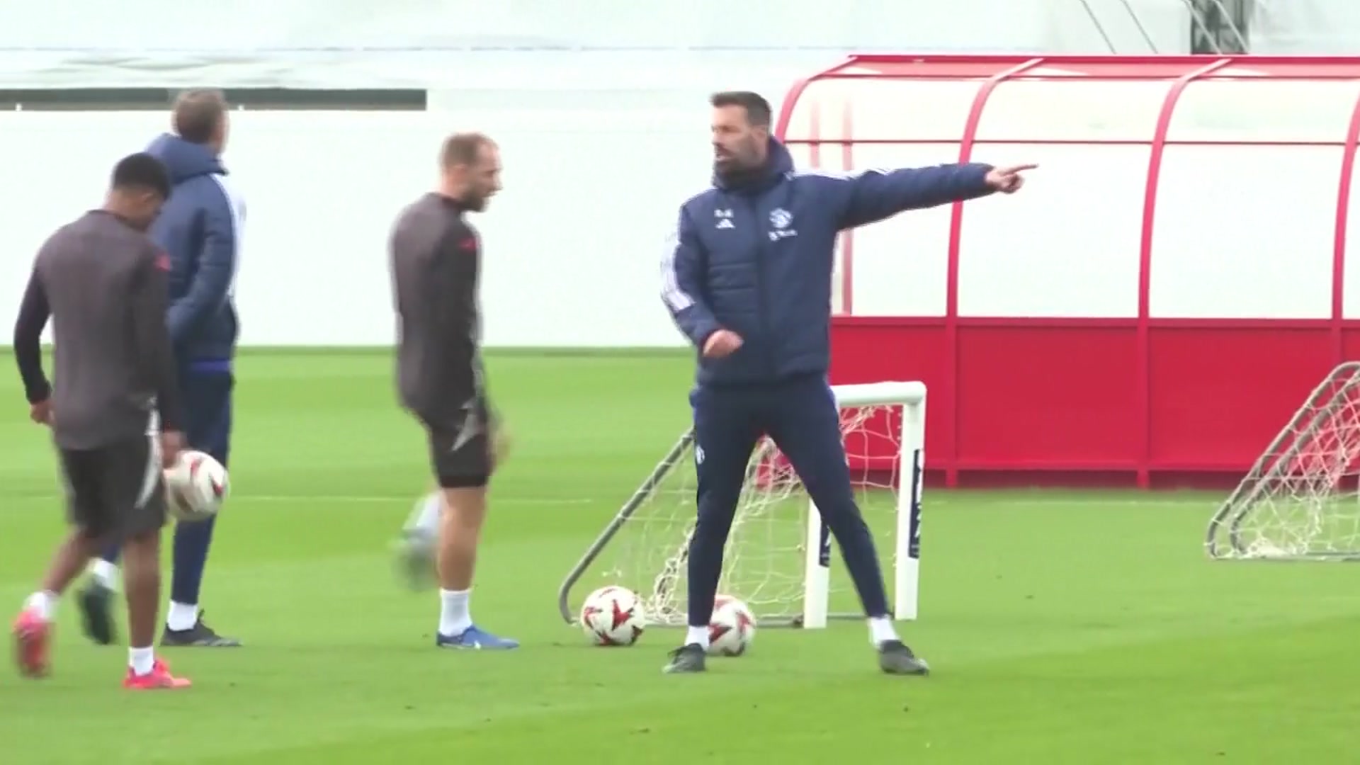 'Video thumbnail for FILE: Van Nistelrooy leaves Leicester City'
