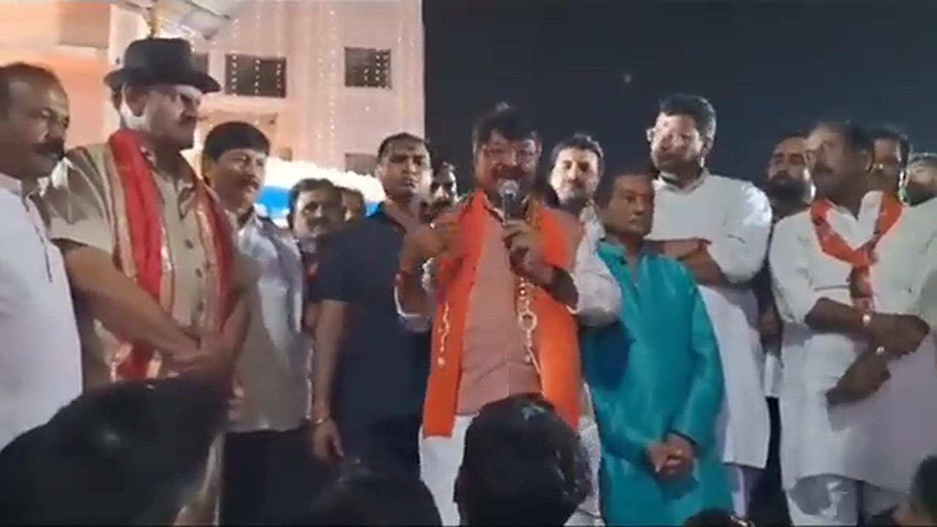 'Video thumbnail for MP Election 2023: इंदौर से प्रत्याशी कैलाश विजयवर्गीय की प्रतिक्रिया "चुनाव लड़ने को लेकर खुश नहीं हूं"'