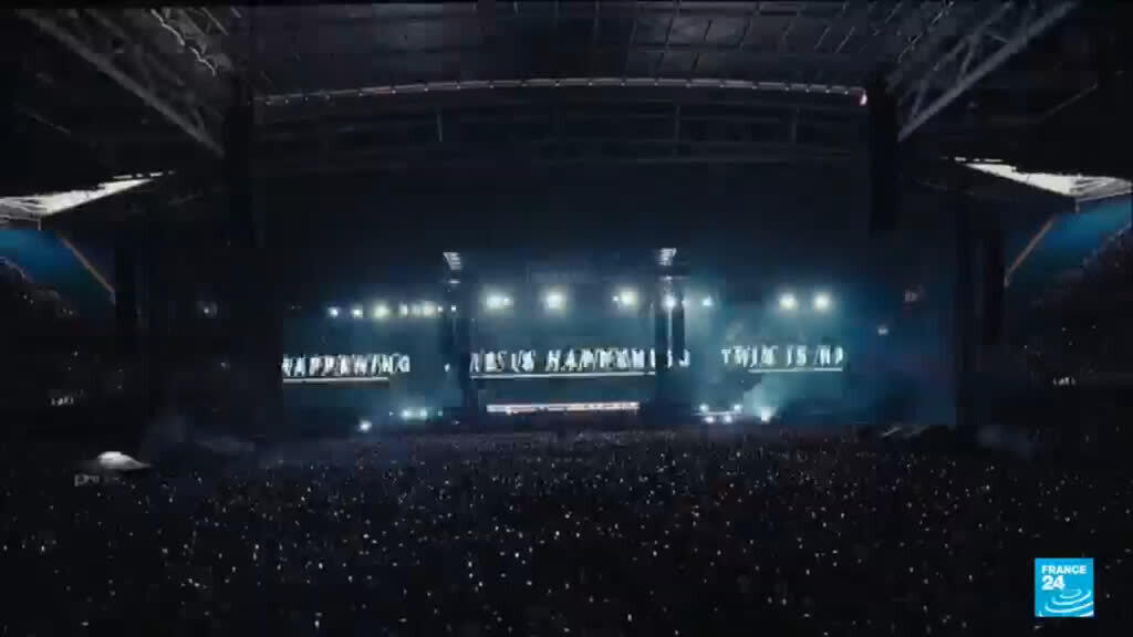 'Video thumbnail for Oasis kicks off reunion tour in Cardiff after 16-year hiatus'