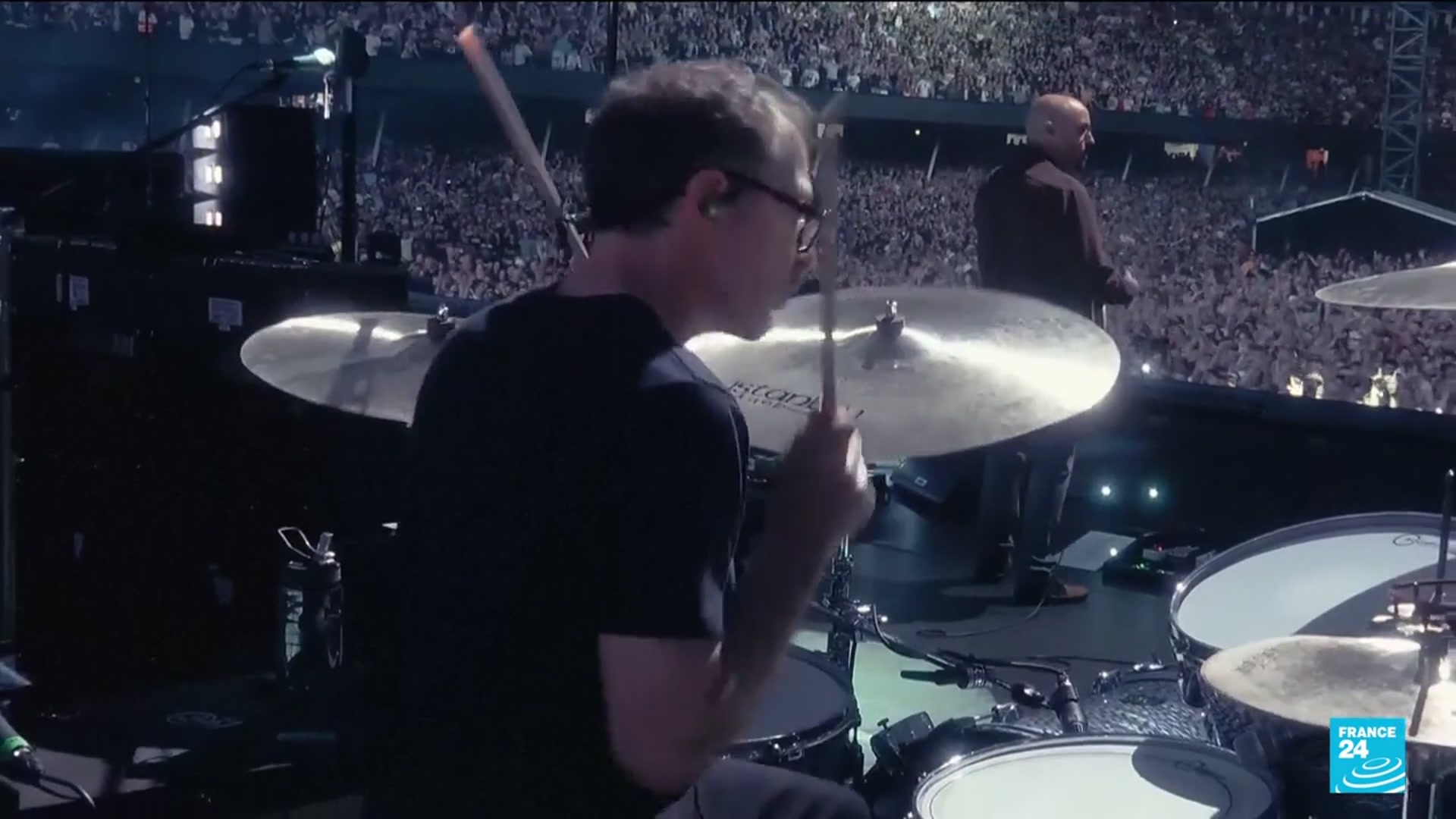 'Video thumbnail for Oasis kicks off reunion tour in Cardiff after 16-year hiatus'