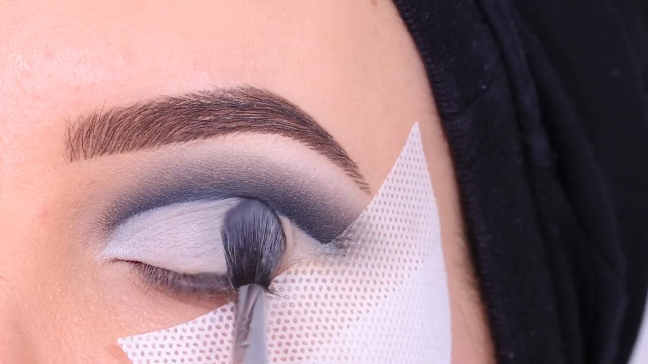 'Video thumbnail for Flawless Smokey Cut Crease Tutorial Step By Step!'