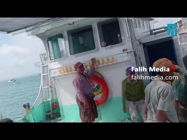 Video thumbnail for Warga Dusun Julung Giligenting Angkut Aspal Bersama sama