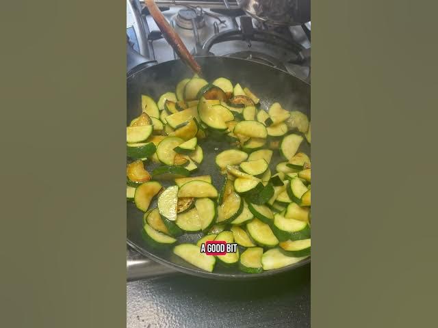 Video thumbnail for Creamy courgette pasta