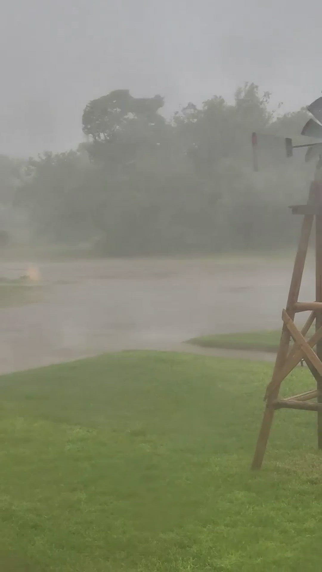 Video thumbnail for At least 3 people killed after strong tornado hits Matador, Texas