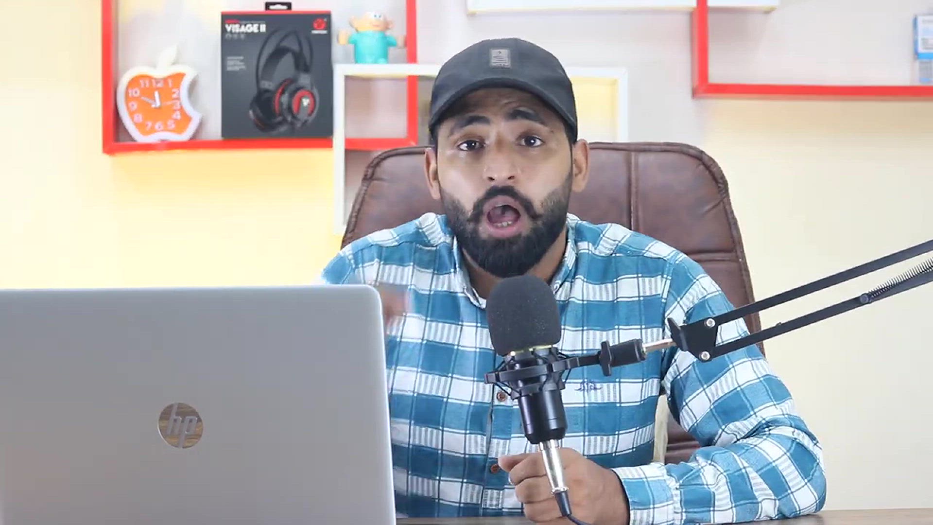 'Video thumbnail for How to Generate Automatic Traffic for Your Blog'