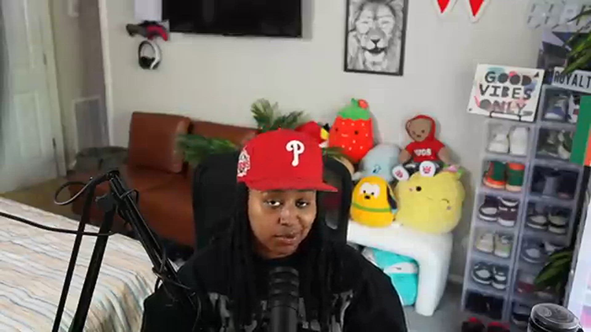 video of: Chrisean emotional after she took JR to see Blueface for his Hearing today ? We past J@!L talk?