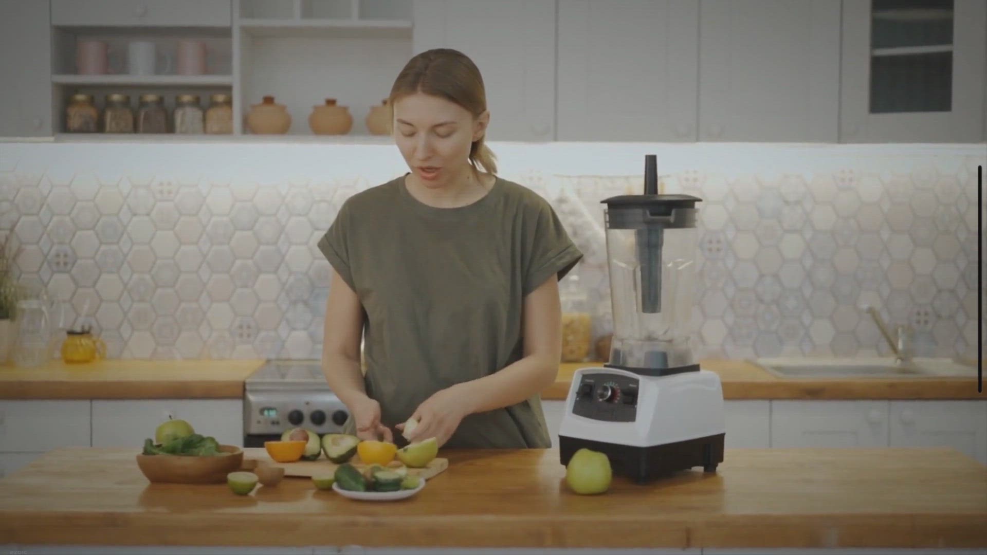 Video thumbnail for Delicious and Nutritious Salad Chicken Recipe