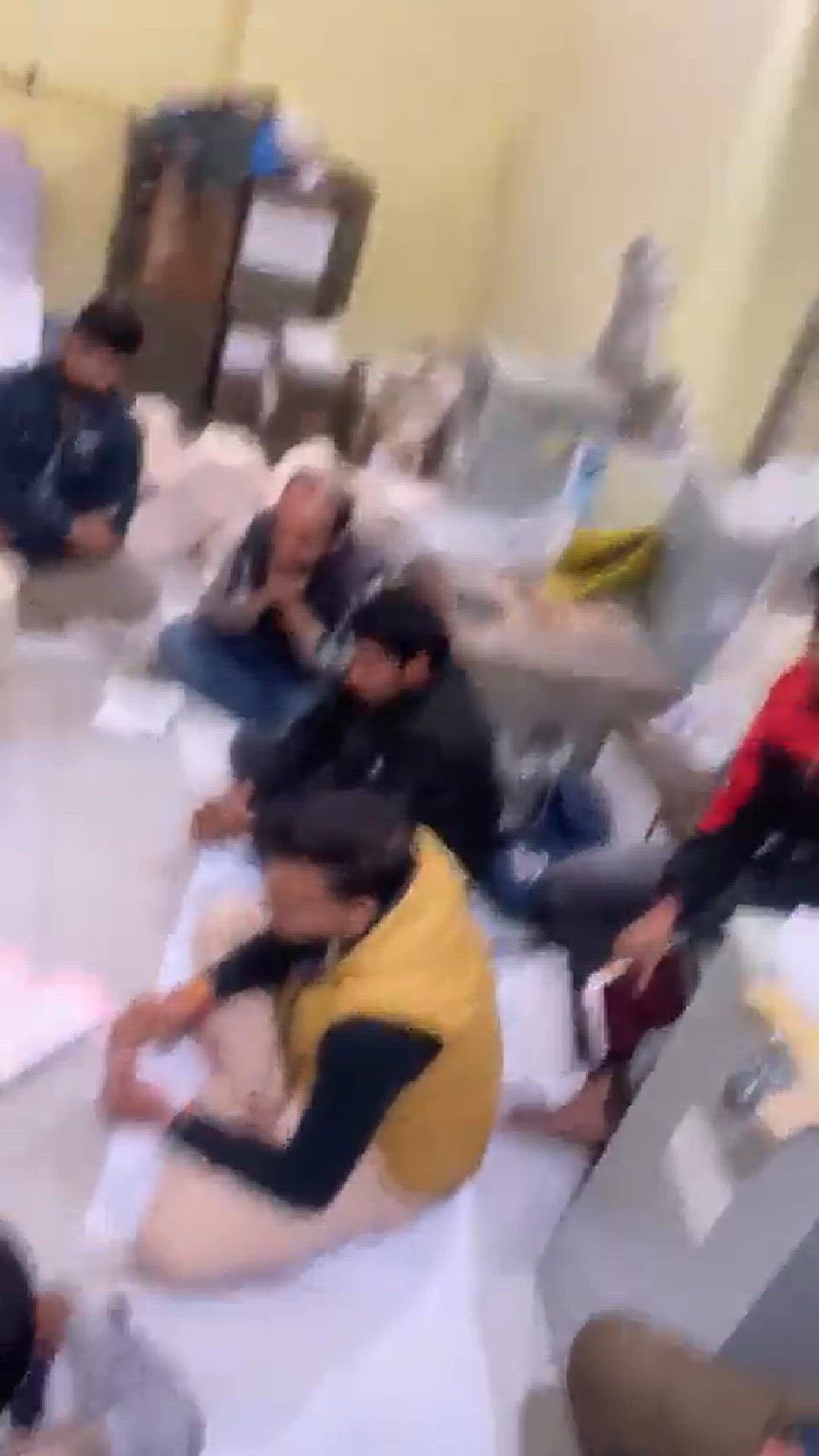 'Video thumbnail for मध्य प्रदेश में पोस्टल बैलेट खोलने के वीडियो वायरल, चुनाव आयोग बना मुक दर्शक'