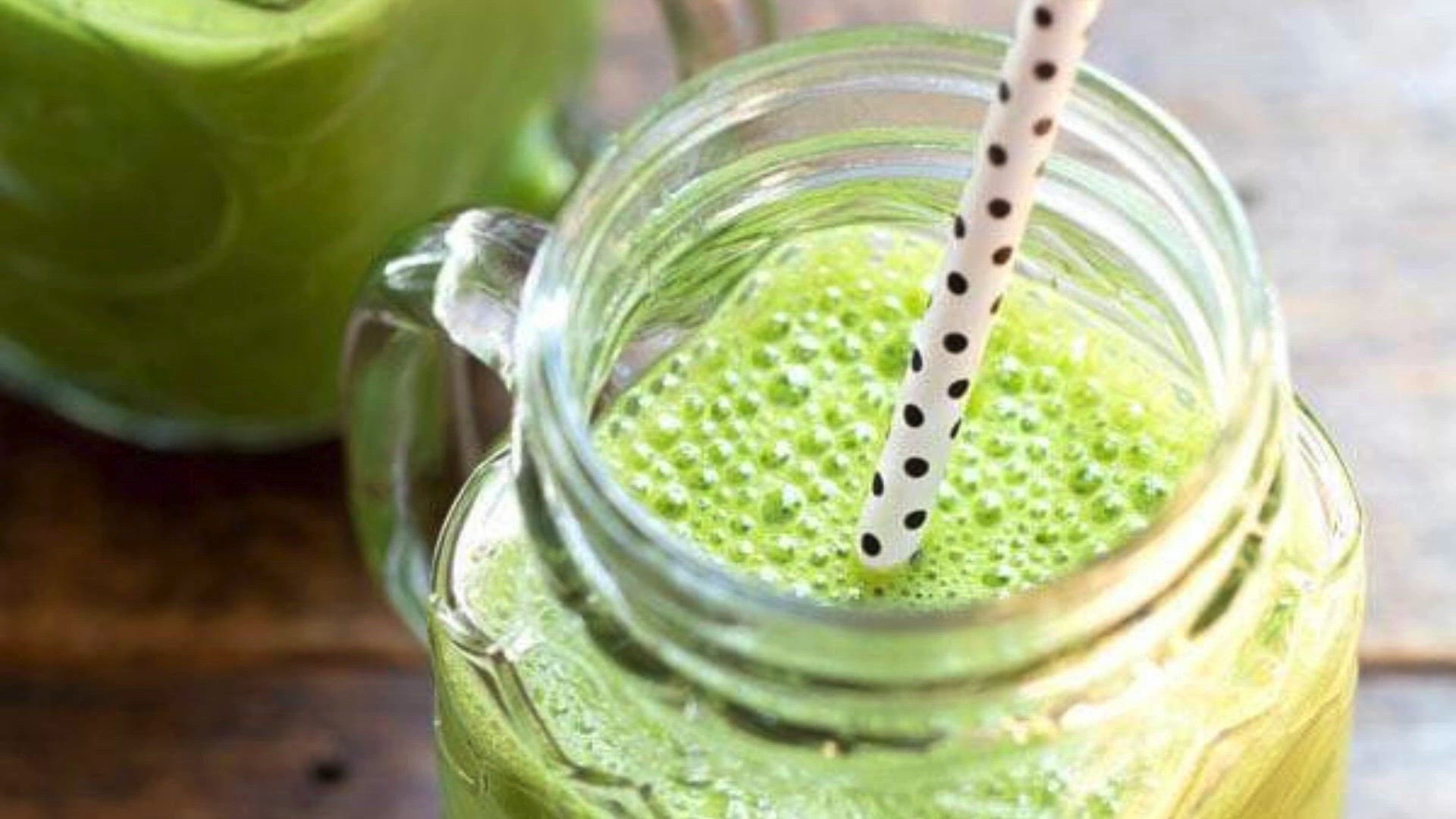 'Video thumbnail for The 4 Ingredient Green Smoothie recipe'