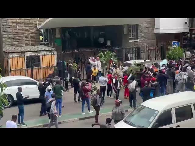 Video thumbnail for Moi avenue was impassible ,they were chanting Albert must be arrested