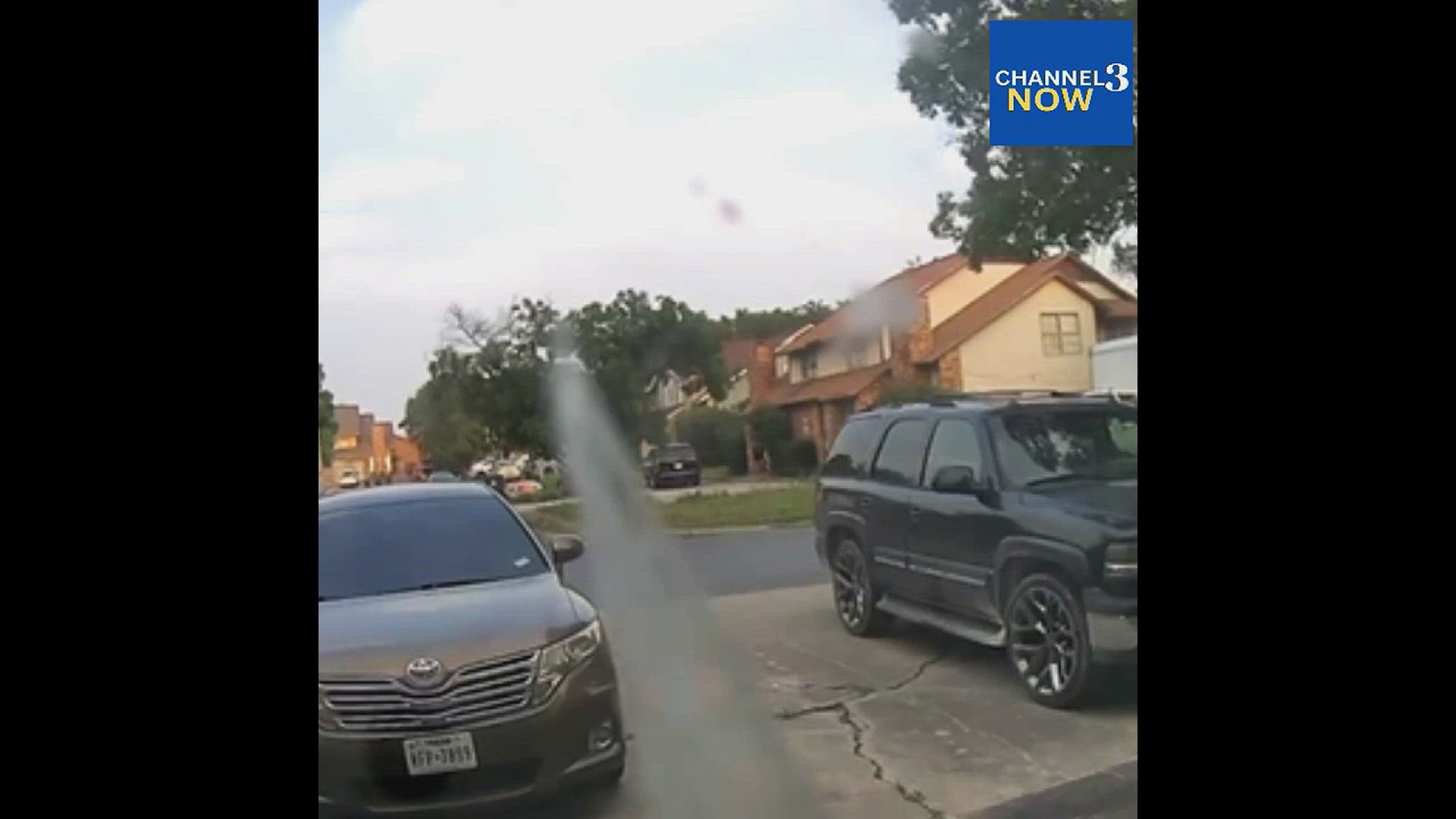 Video thumbnail for Video shows moments 2 suspects shot up a Northeast Side home in San Antonio