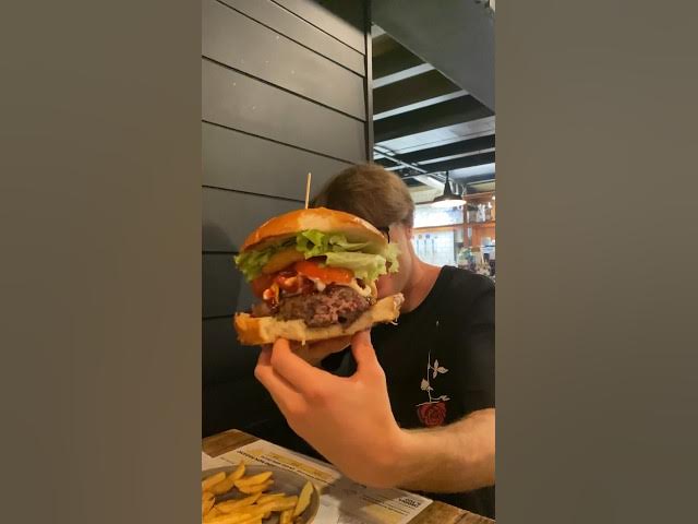 'Video thumbnail for BIG BURGER 🍔 #burger #hamburger #blogger #italy'