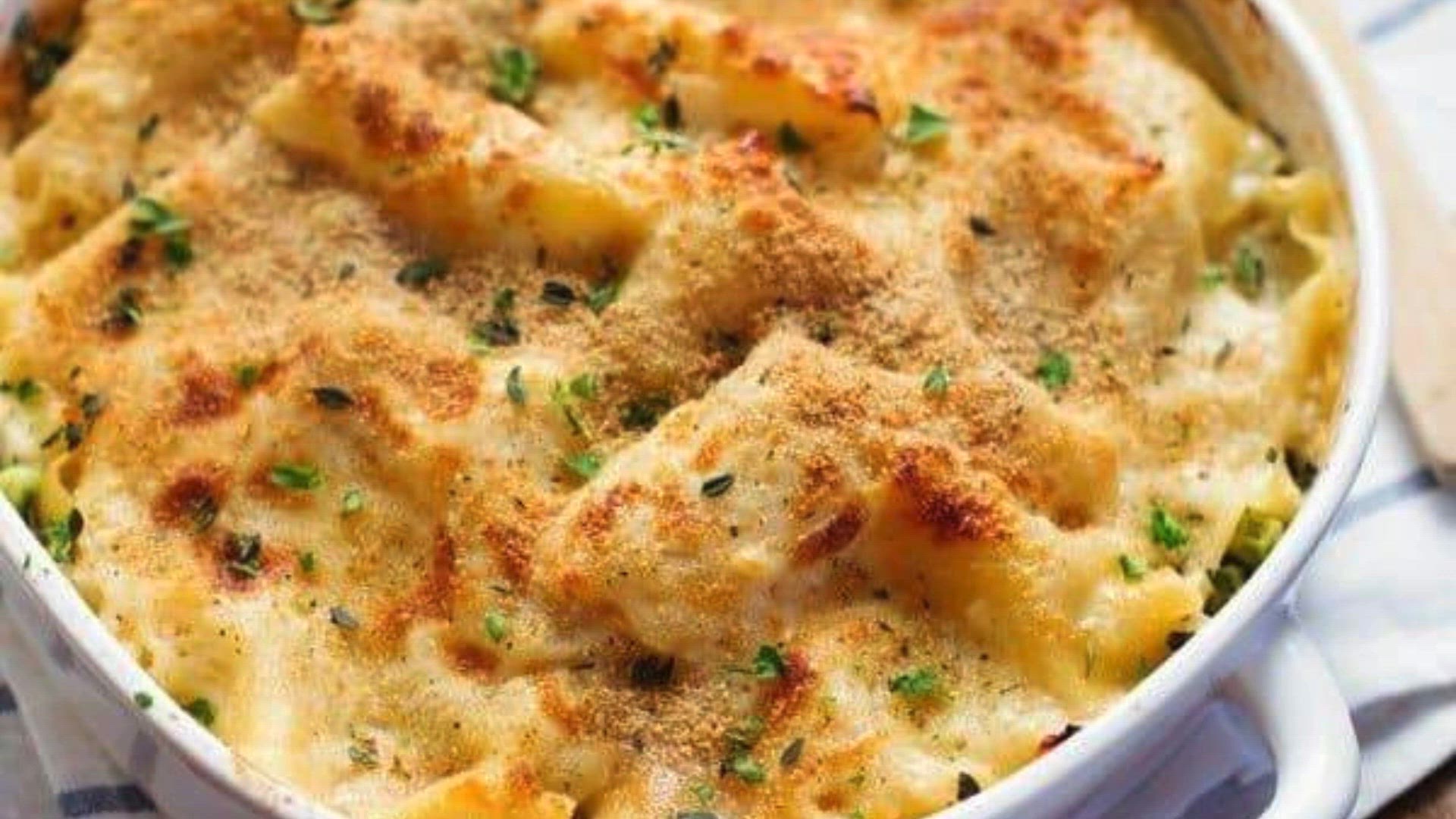 'Video thumbnail for Garlic Parmesan Chicken Lasagna Bake recipe'