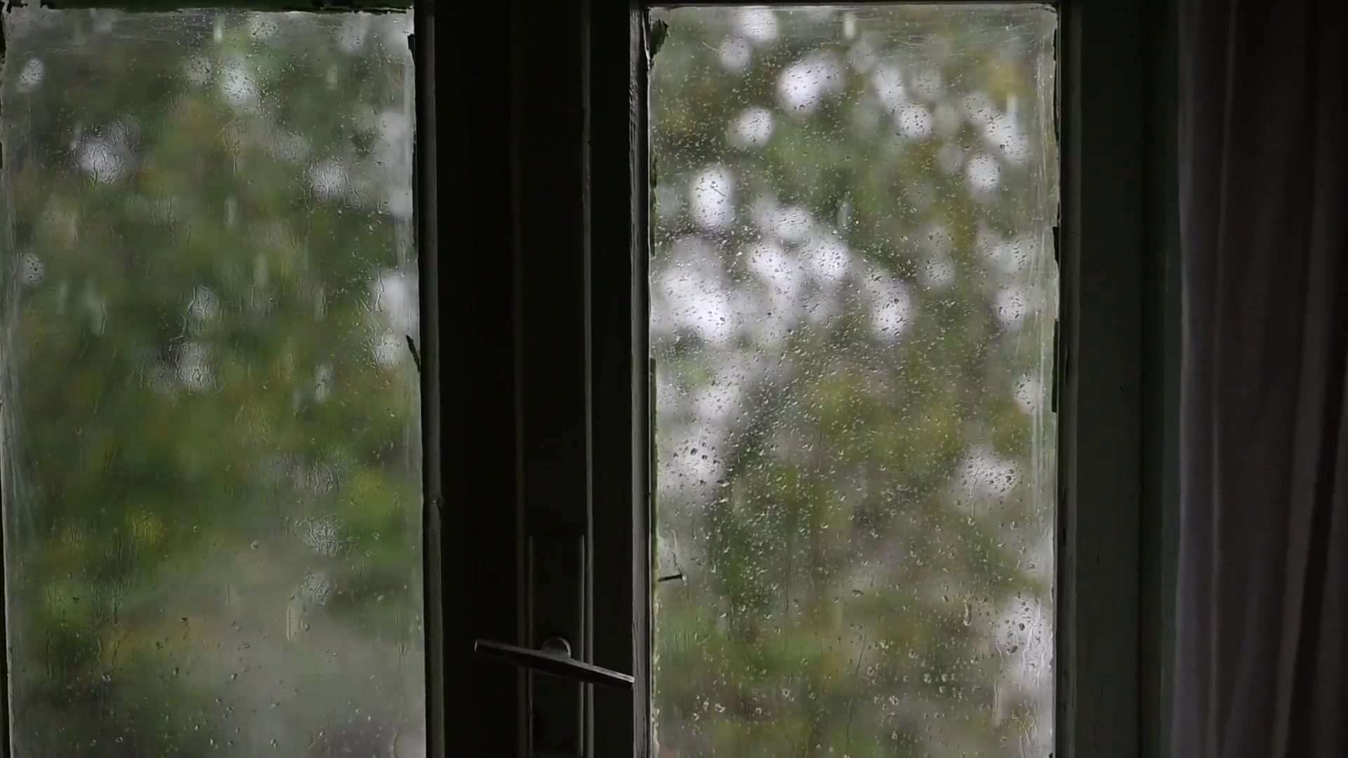 Video thumbnail for Why Is My Humidifier Making Everything Wet?