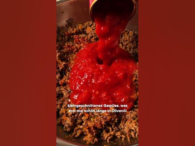 'Video thumbnail for Mit dieser Geheimzutat schmecken Spaghetti Bolognese noch besser #shorts'